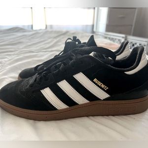 Adidas women’s shoes size 8 1/2